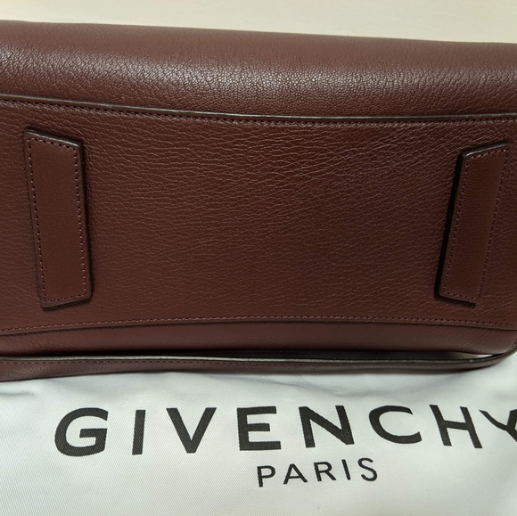 GIVENCHY Small Leather Antigona Bag - Picture 2 of 7